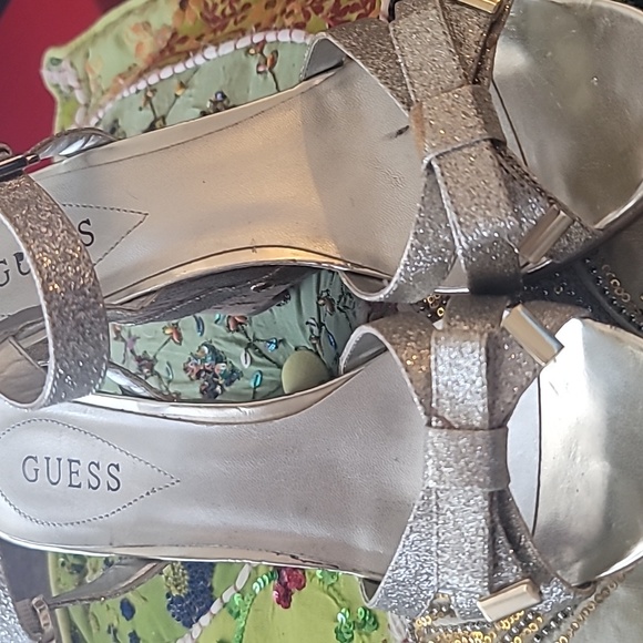 Guess Gold Glitter Bow Strappy Wedge Sandal Size 9M - Picture 5 of 5